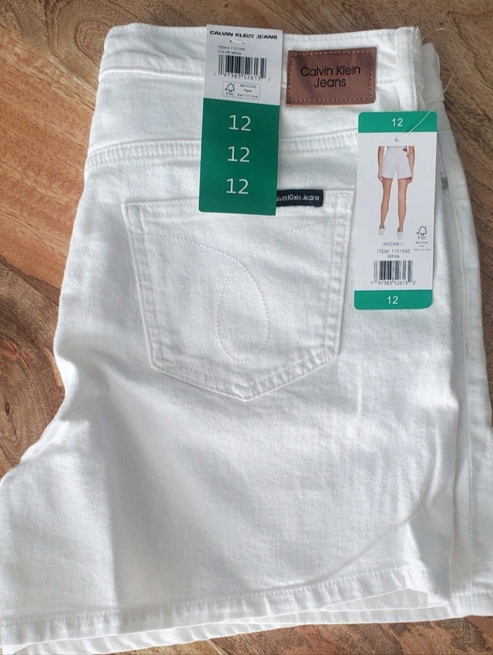 NEW Women's 12 Calvin Klein White Demin Shorts